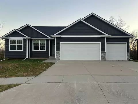 106 Braeburn Cir, Norwalk, IA 50211