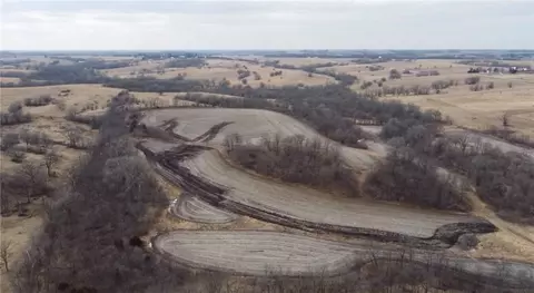 000 Pointe Ct, Cumming, IA 50061