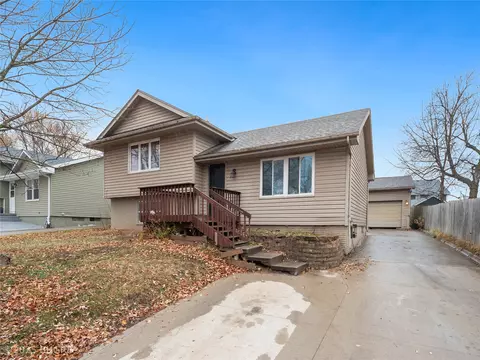 3214 SE 20th St, Des Moines, IA 50320