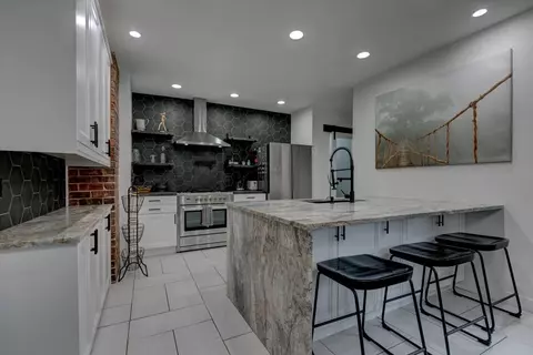 2203 High St, Des Moines, IA 50312