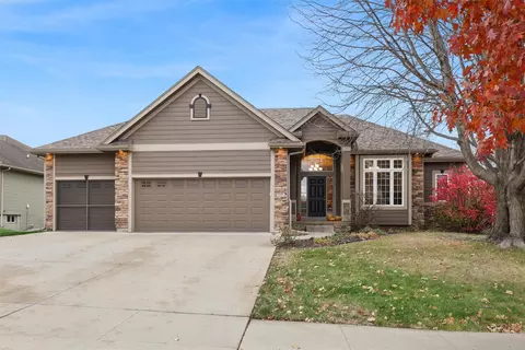 4116 Lakewood Ln, Des Moines, IA 50320