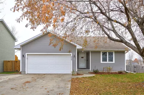 2120 SE Prairie Creek Dr, Waukee, IA 50263