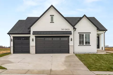 903 Spruce Ave, Norwalk, IA 50211