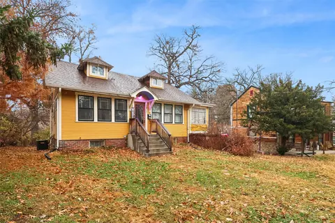 3817 Lanewood Dr, Des Moines, IA 50311