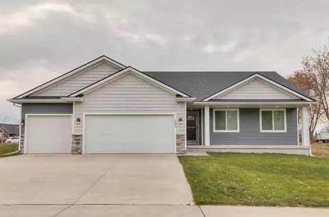 6455 Sunlight Dr, Pleasant Hill, IA 50327