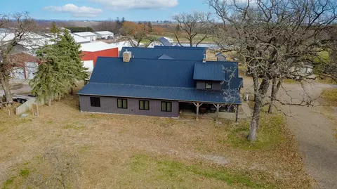 656 T14 Hwy, Pella, IA 50219