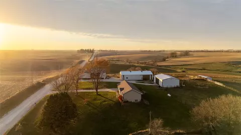 1491 150th St, Earlham, IA 50072