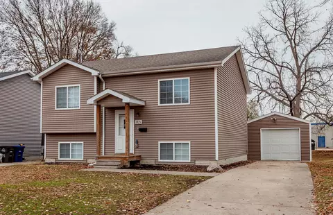 1821 E 25th St, Des Moines, IA 50317
