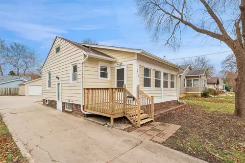 3425 SW 13th St, Des Moines, IA 50315