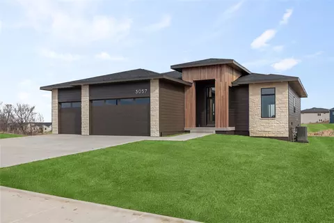 3057 NW Beechwood Dr, Grimes, IA 50111