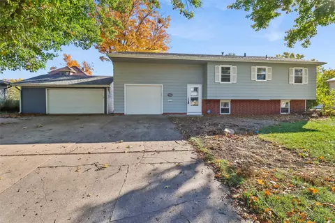 306 E 20th St N, Newton, IA 50208