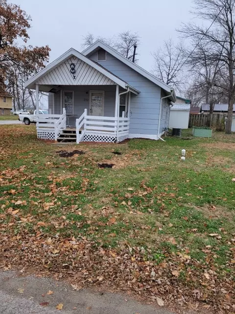 210 School St, Martensdale, IA 50160