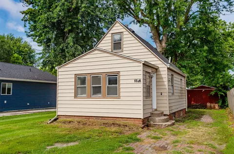 2416 E 38th Ct, Des Moines, IA 50317