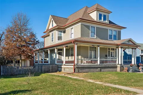 1137 West St, Grinnell, IA 50112