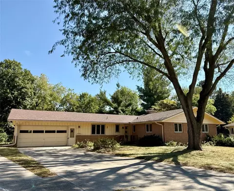 1626 Crestwood Cir, Ames, IA 50010