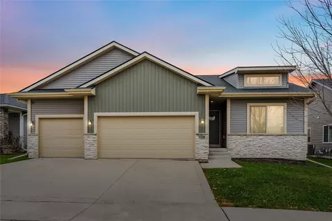 1324 Tuscany Dr SE, Altoona, IA 50009