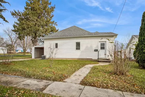 602 N 12th St, Guthrie Center, IA 50115