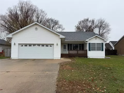 212 N 14th Ave, Winterset, IA 50273