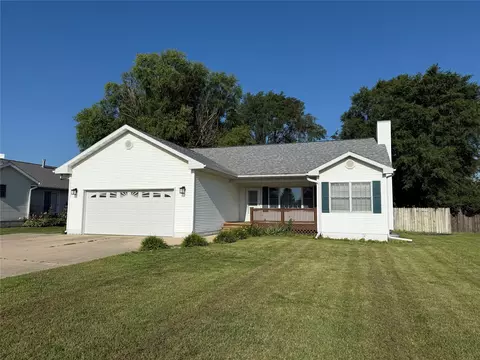 212 N 14th Ave, Winterset, IA 50273