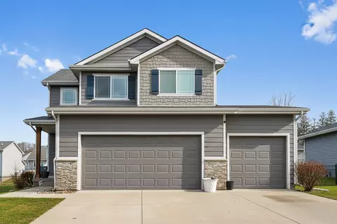 9019 Cody Dr, West Des Moines, IA 50266