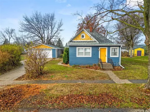 606 Maple Ave, Woodward, IA 50276