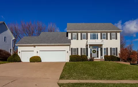 15475 Wildwood Dr, Clive, IA 50325