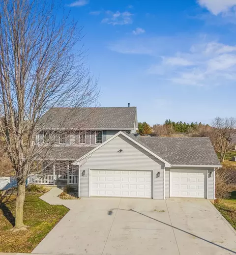 6705 Three Lakes Pkwy, Des Moines, IA 50320