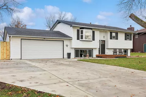 605 Cherry Ave, Woodward, IA 50276