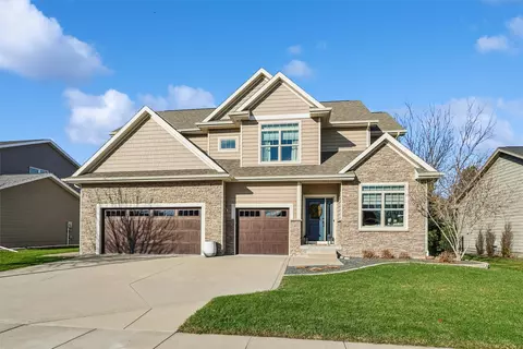8243 Sky View Cir, West Des Moines, IA 50266