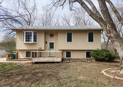 4398 Lexington Dr, Pleasant Hill, IA 50327