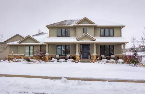 4812 160th St, Urbandale, IA 50323