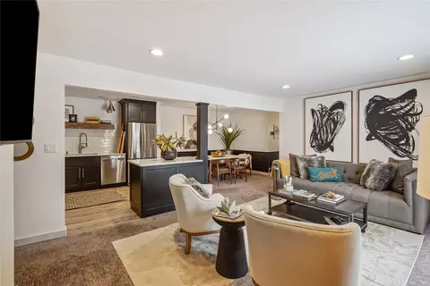 4323 Grand Ave #428, Des Moines, IA 50312
