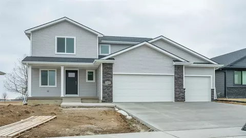 1000 Willow Valley Dr, Norwalk, IA 50211