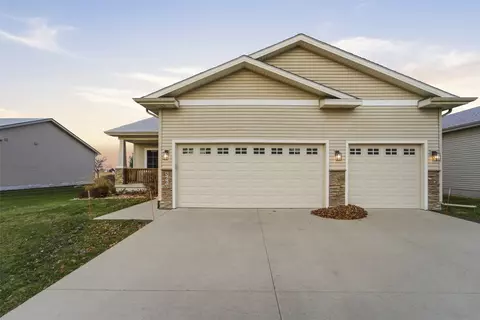 5660 Prairie Grass Dr, Johnston, IA 50131