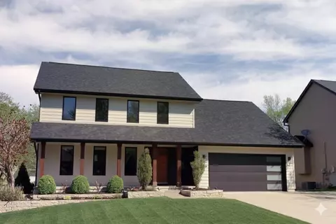 9109 Hammontree Dr, Urbandale, IA 50322