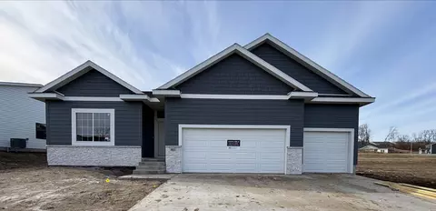 811 E Bridge Rd, Polk City, IA 50226