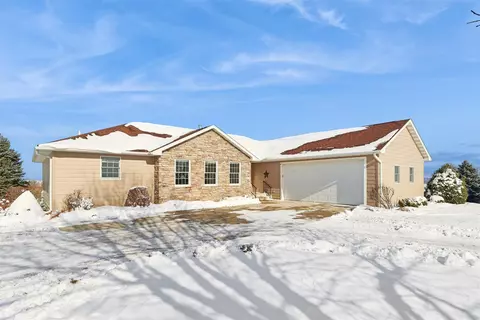 2095 Highway 44 Hwy, Guthrie Center, IA 50115