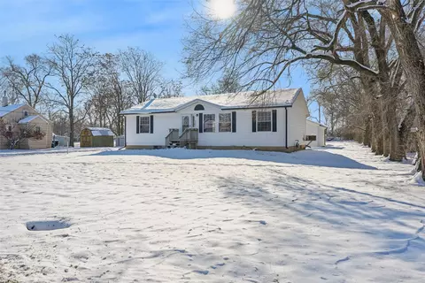 3027 Scott Ave, Des Moines, IA 50317
