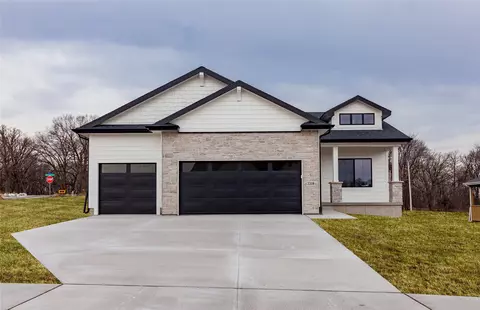3208 SElkwood Ct, Ankeny, IA 50021