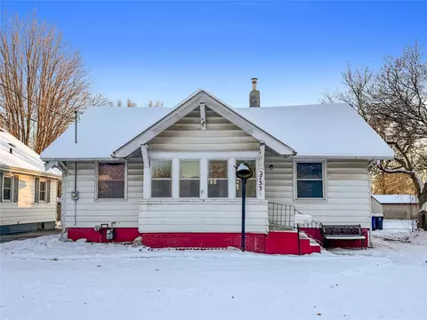 2733 E Grand Ave, Des Moines, IA 50317