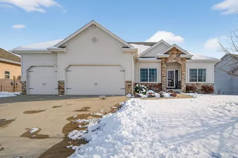 4111 140th St, Urbandale, IA 50323