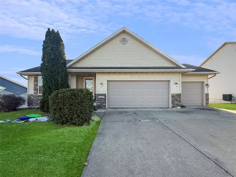 5135 Cypress Dr, Pleasant Hill, IA 50327