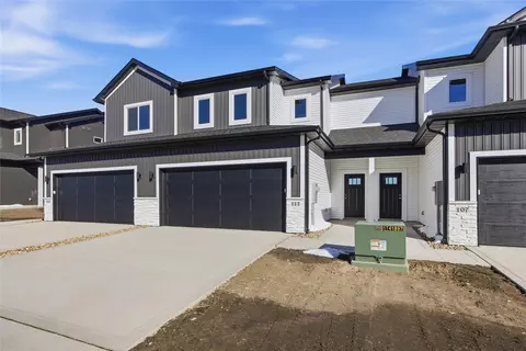 111 NE Doe Pointe Ln, Ankeny, IA 50021