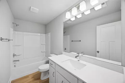 Bath - 4232 NE Timber Ln, Ankeny, IA 50021 photo 1 of 2