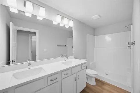 Bath - 4232 NE Timber Ln, Ankeny, IA 50021 photo 2 of 2
