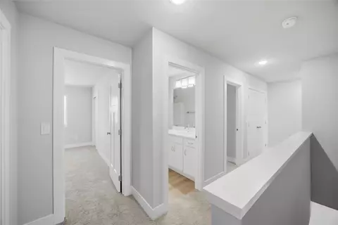 Entry Way - 4232 NE Timber Ln, Ankeny, IA 50021 photo 3 of 4