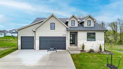4635 173rd St, Urbandale, IA 50323