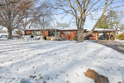716 Elm St, Pella, IA 50219