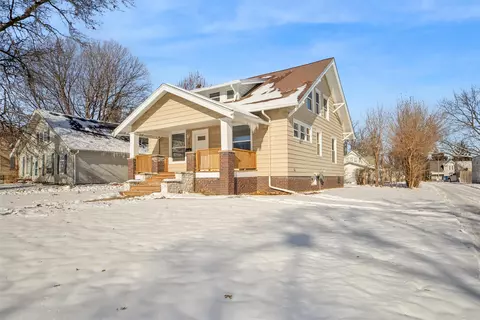 704 E Salem Ave, Indianola, IA 50125