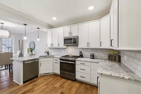 14036 Ridgemont Dr, Urbandale, IA 50323